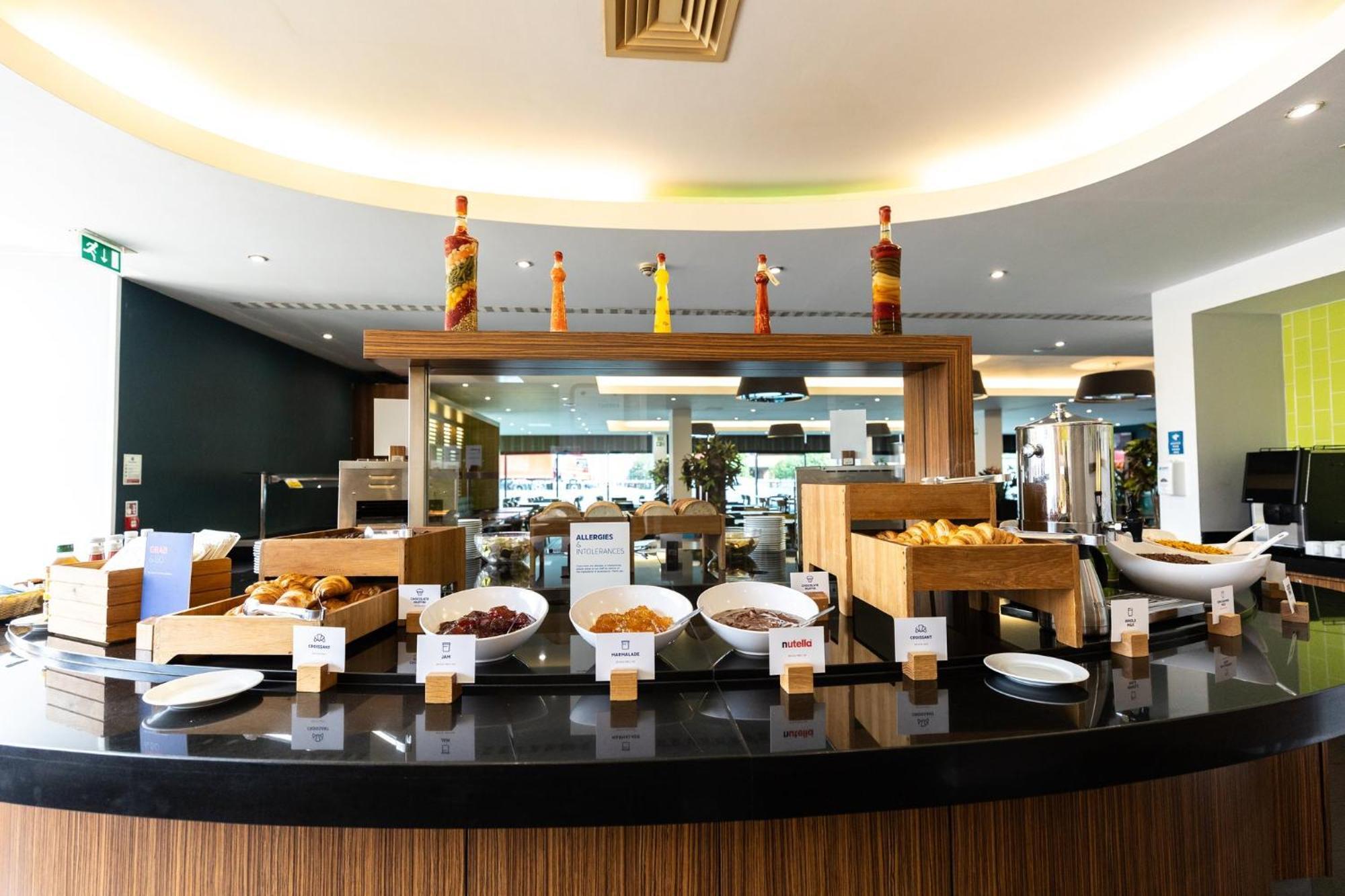 Express London Heathrow T5 By Ihg Hotel 3*