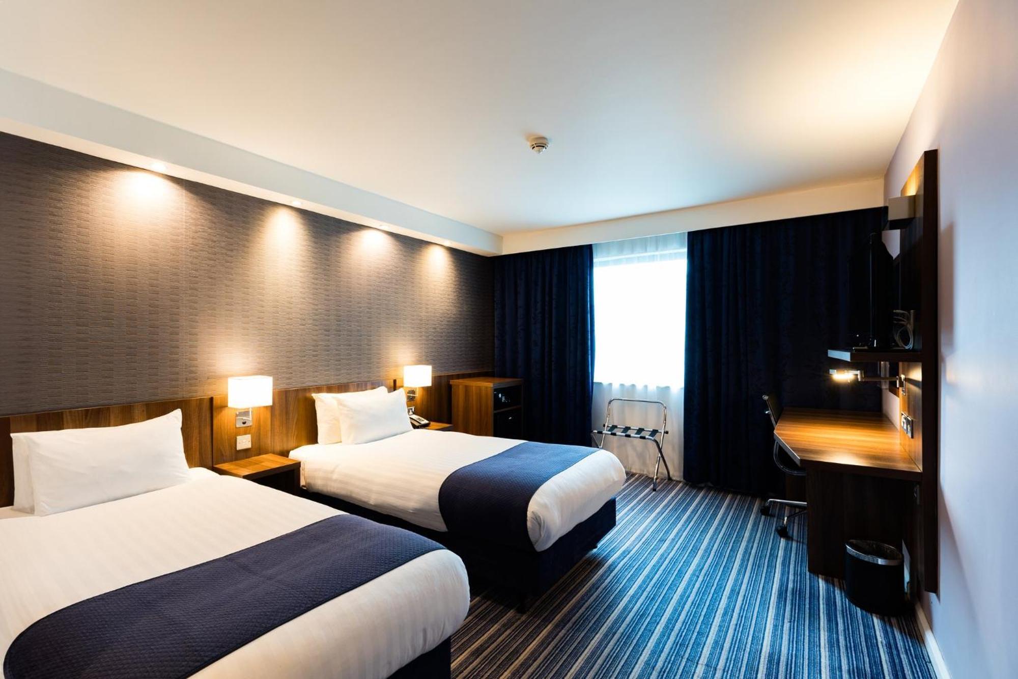 Hotel Express London Heathrow T5 By Ihg 3*